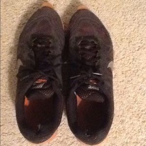 I am selling 2011 air max shoes